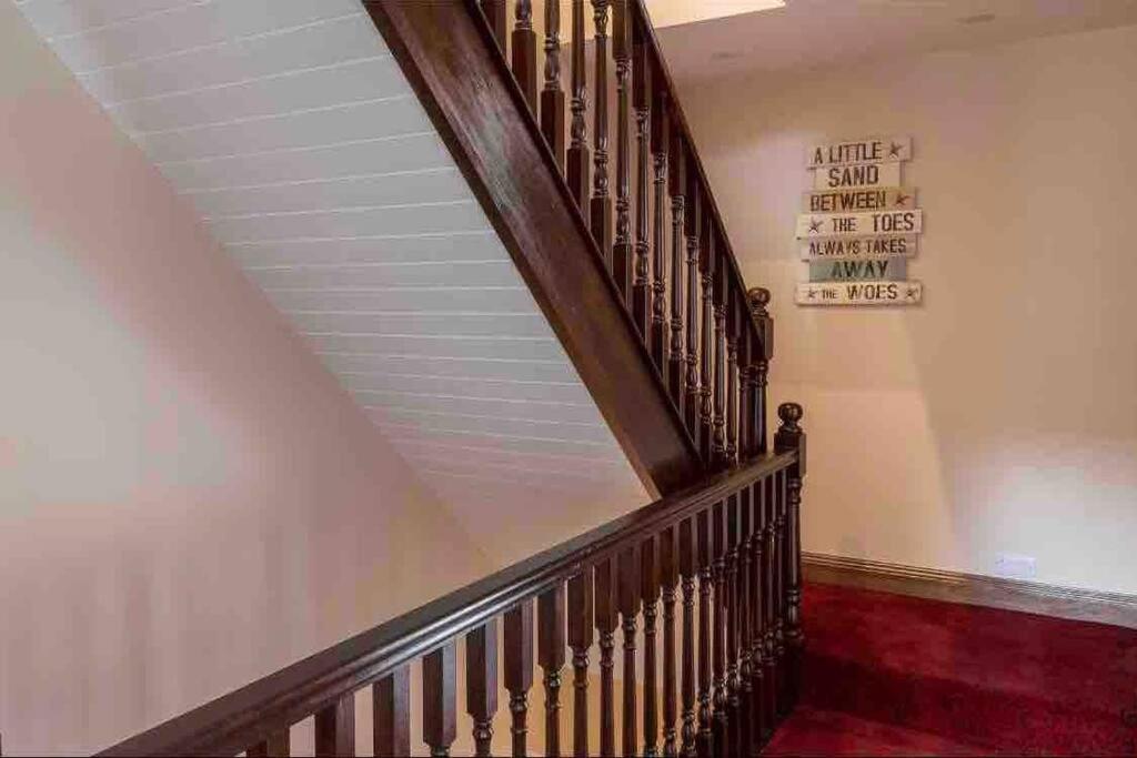 Wonderful Coastal Home In Dingle Town Bagian luar foto