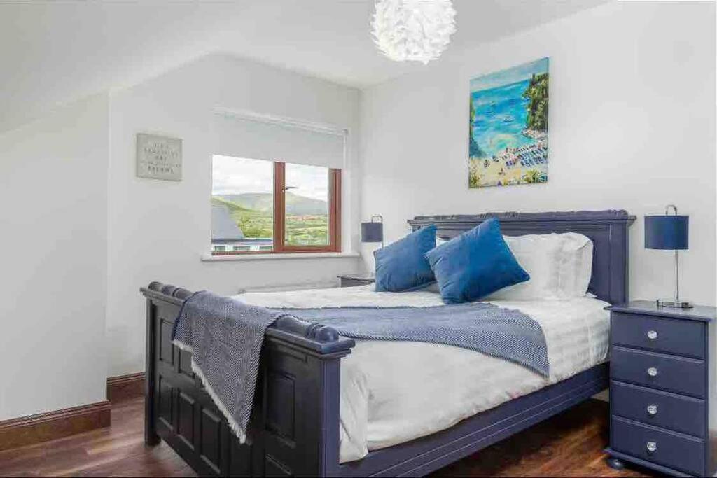 Wonderful Coastal Home In Dingle Town Bagian luar foto